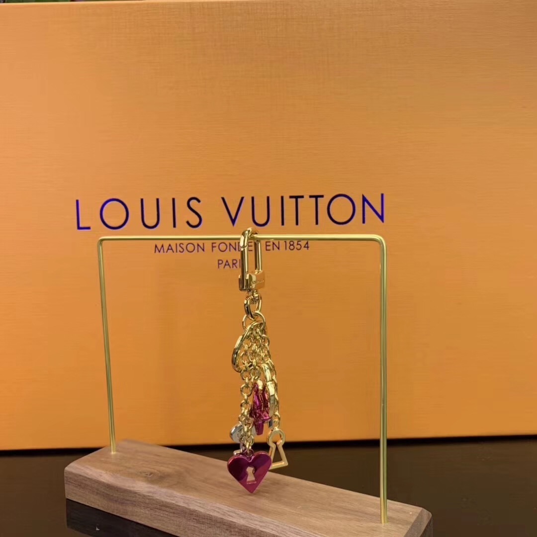 LV LOVE LOCK HEART AND KEYS CHAIN BAG CHARM AND KEY HOLDER M67438