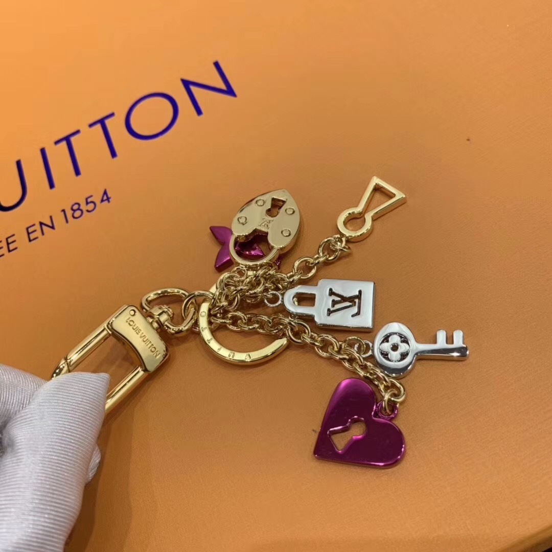 LV LOVE LOCK HEART AND KEYS CHAIN BAG CHARM AND KEY HOLDER M67438