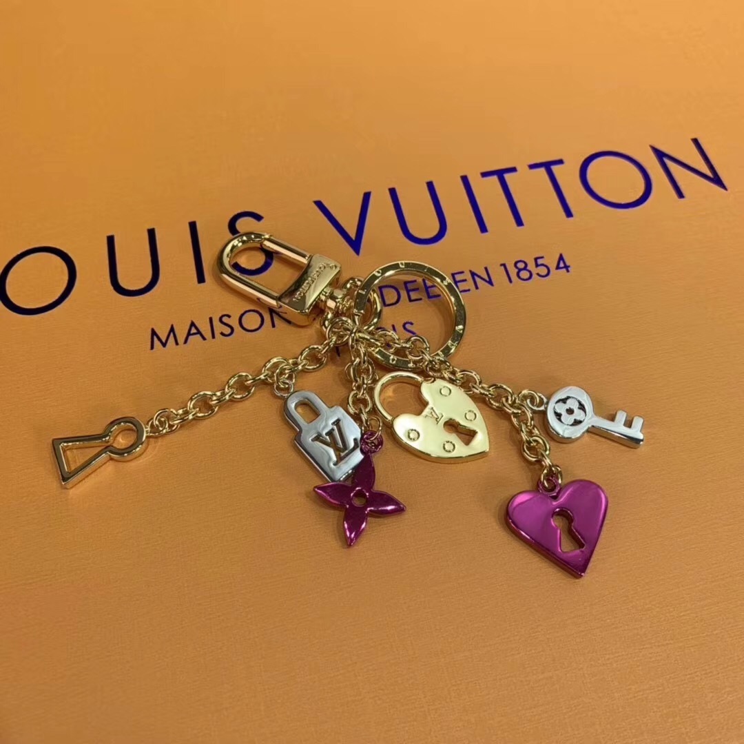 LV LOVE LOCK HEART AND KEYS CHAIN BAG CHARM AND KEY HOLDER M67438