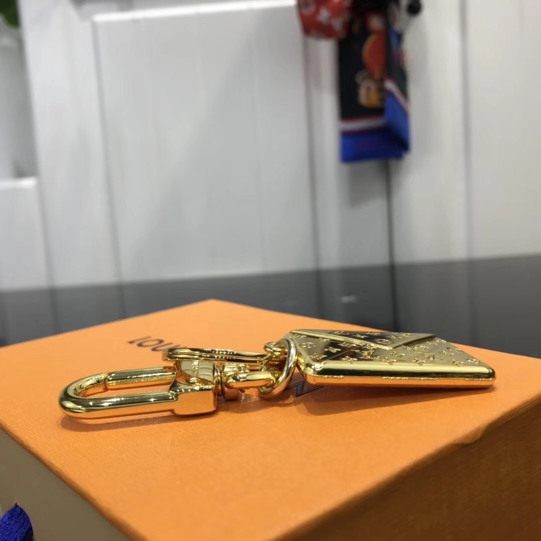 LV LOVE NOTE ENVELOPE BAG CHARM AND KEY HOLDER M67400