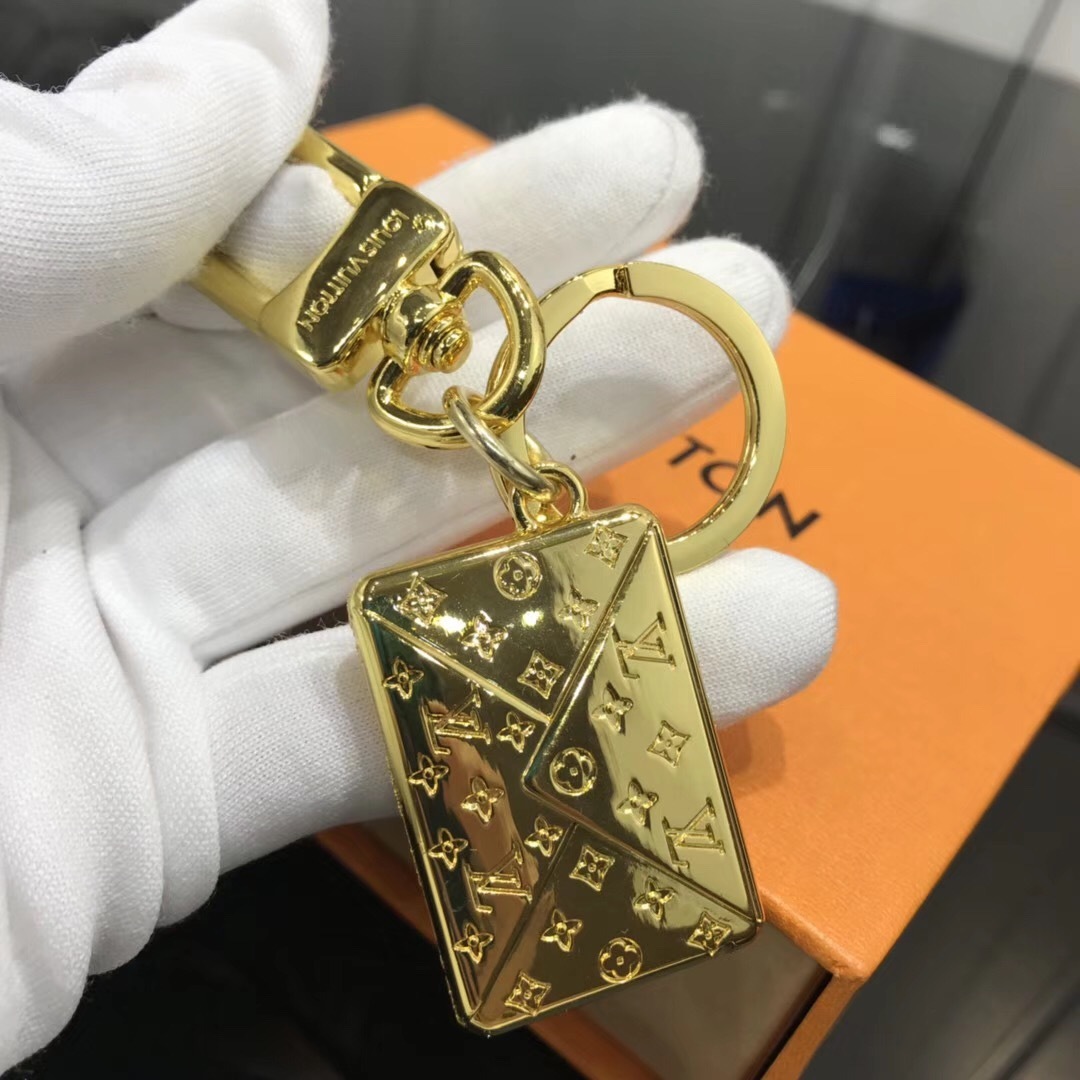 LV LOVE NOTE ENVELOPE BAG CHARM AND KEY HOLDER M67400