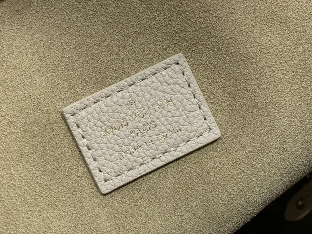 LV Low Key Hobo M24856