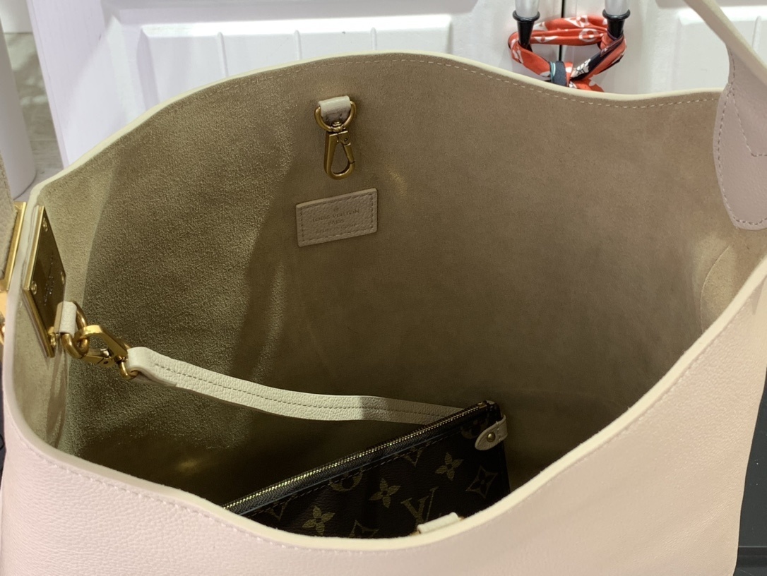 LV Low Key Hobo M24856