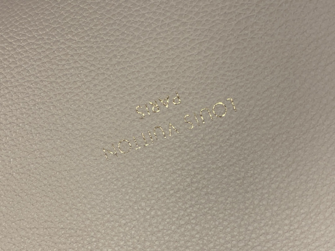 LV Low Key Hobo M24856