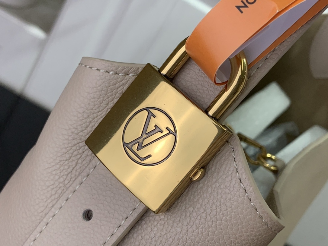 LV Low Key Hobo M24856