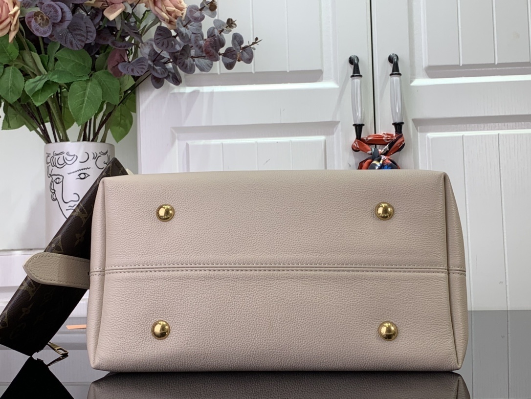 LV Low Key Hobo M24856