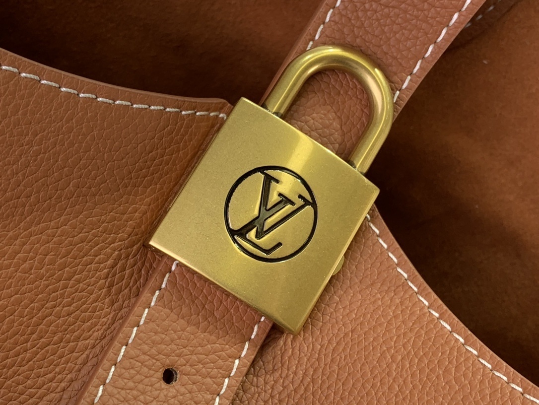 LV Low Key Hobo M24856A