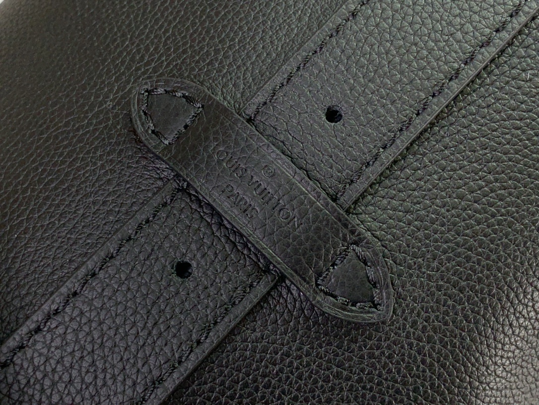 LV Low Key Hobo M24856A