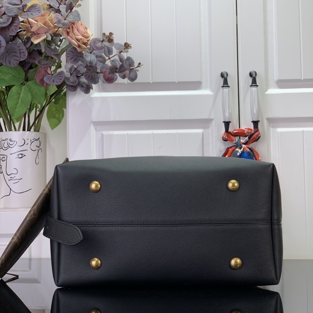 LV Low Key Hobo M24856A