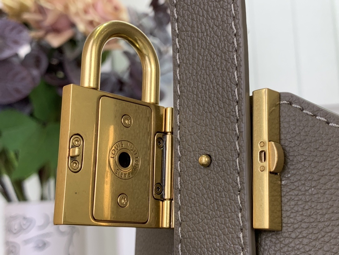 LV Low Key Hobo PM m15205