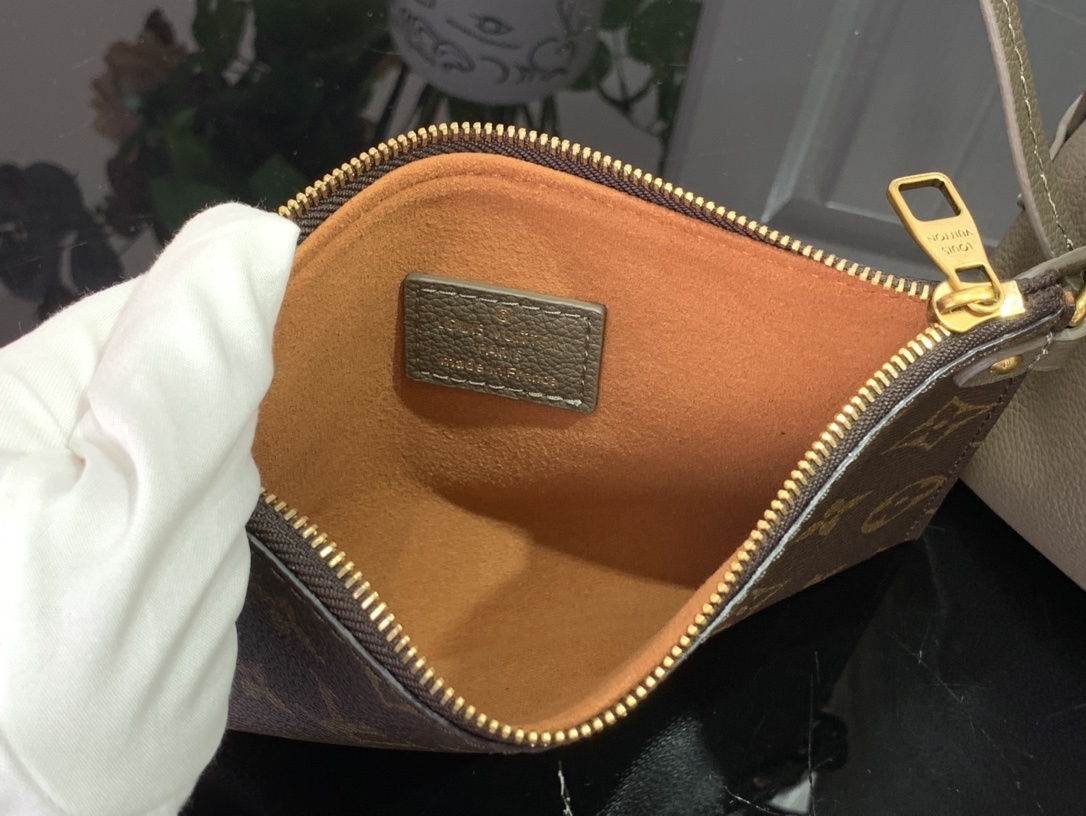 LV Low Key Hobo PM m15205