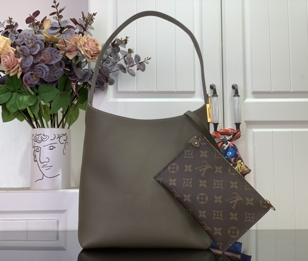 LV Low Key Hobo PM m15205