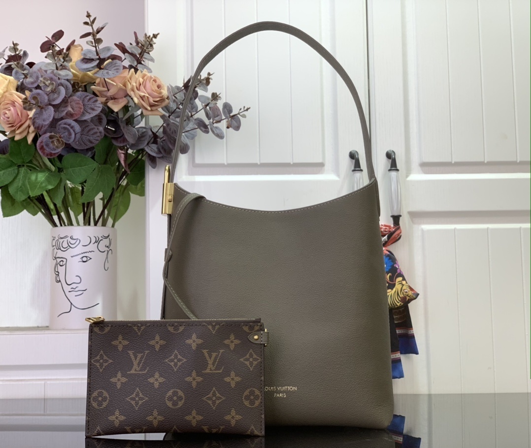 LV Low Key Hobo PM m15205