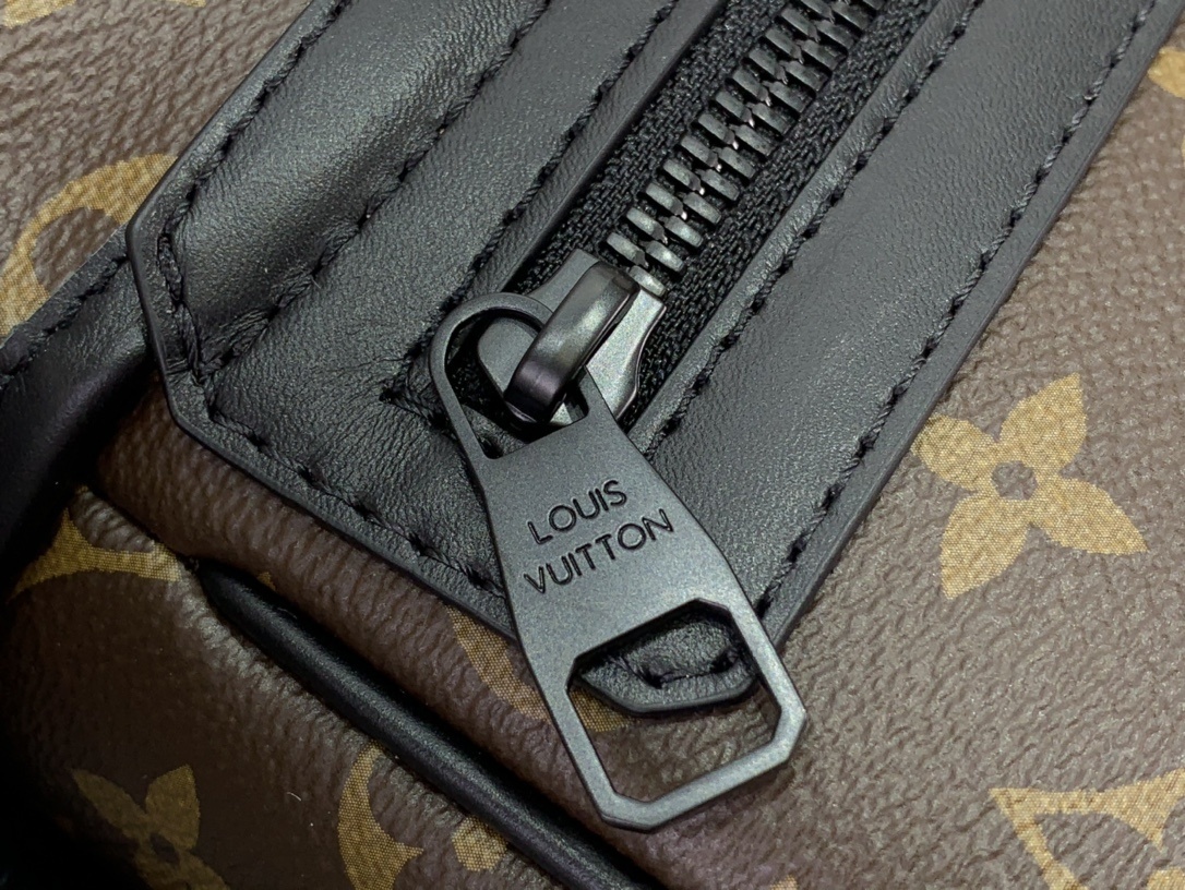 LV LV Trail M46972 