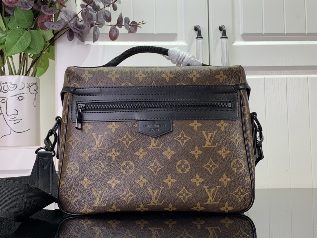 LV LV Trail M46972 