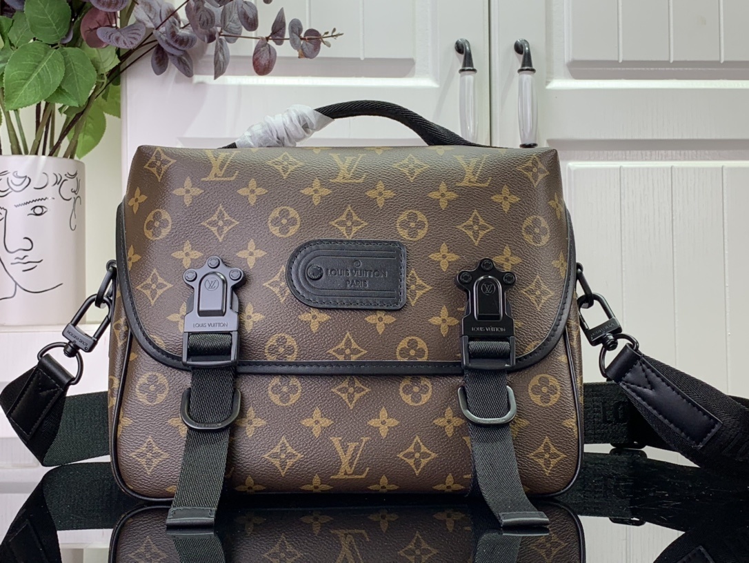 LV LV Trail M46972 