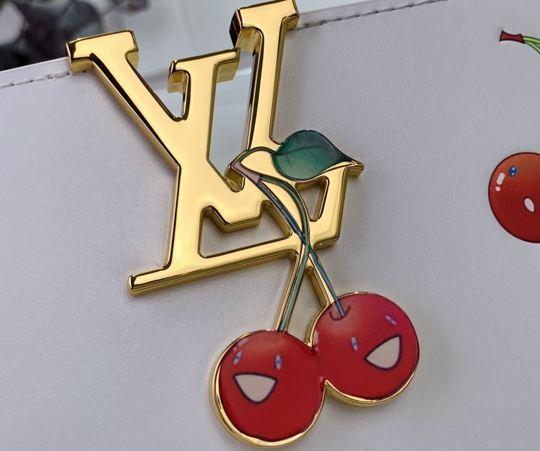 LV LV x TM CAPUCINES m13251