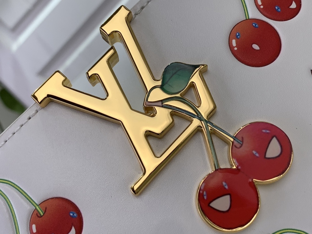 LV LV x TM CAPUCINES m13251