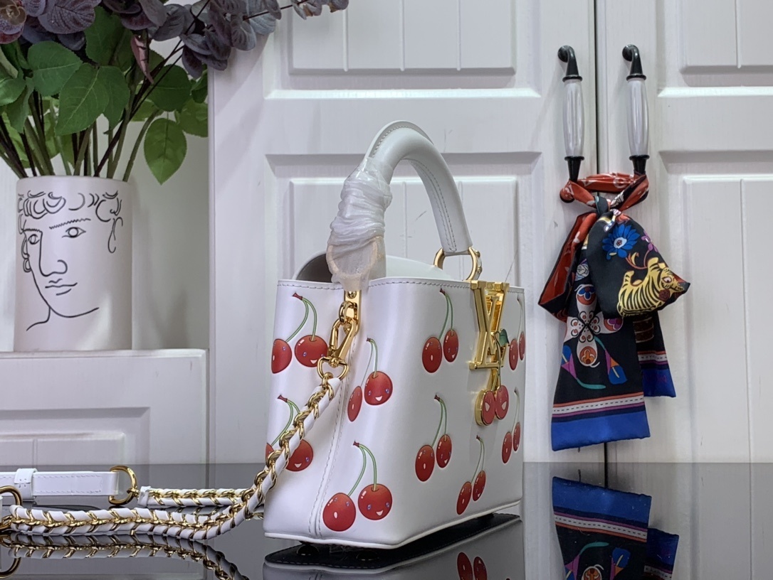 LV LV x TM CAPUCINES m13251