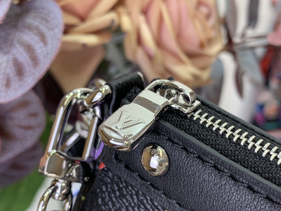 LV LV x TM POCHETTE ACCESSOIRES  m13663 