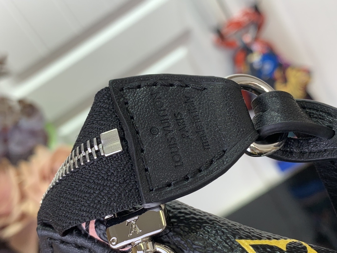 LV LV x TM POCHETTE ACCESSOIRES  m13663 