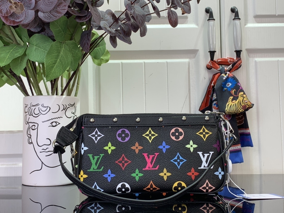 LV LV x TM POCHETTE ACCESSOIRES  m13663 