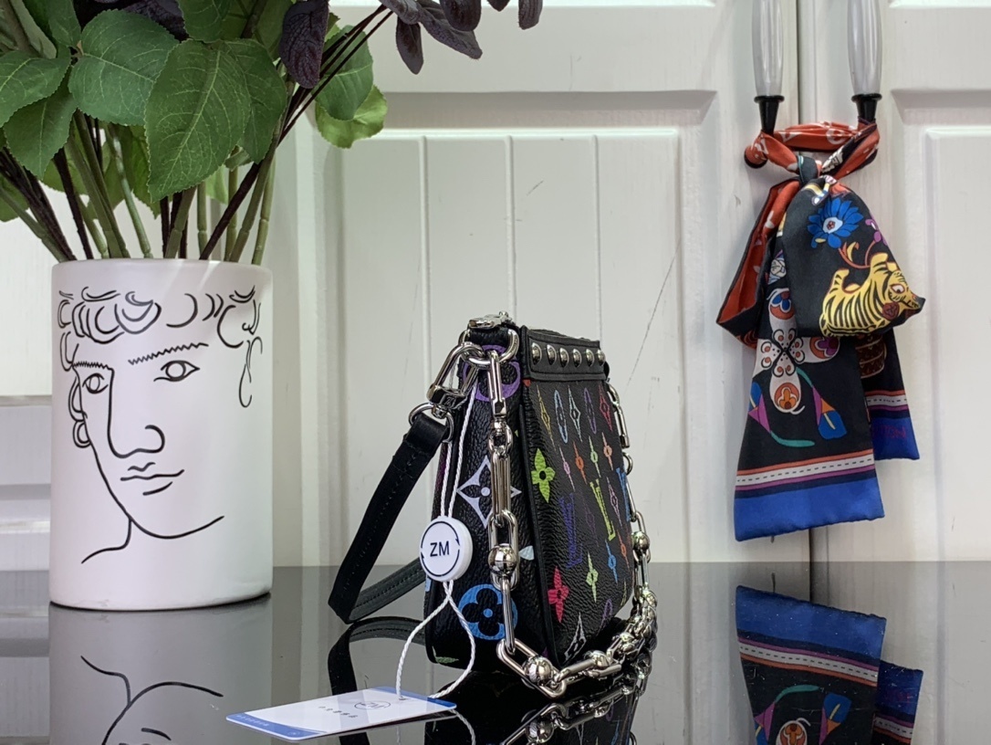 LV LV x TM POCHETTE ACCESSOIRES  m13663 