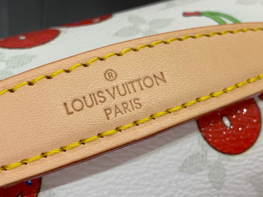 LV LV x TM POCHETTE M??TIS EAST WEST M14231