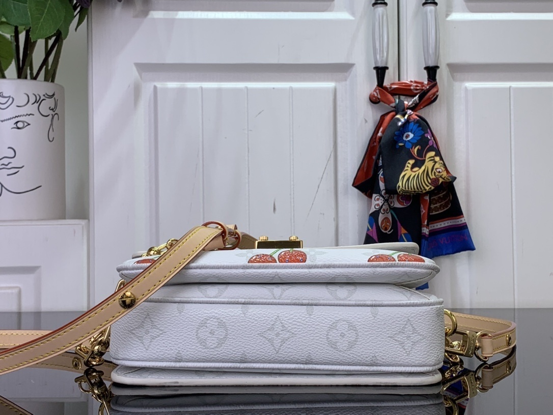 LV LV x TM POCHETTE M??TIS EAST WEST M14231