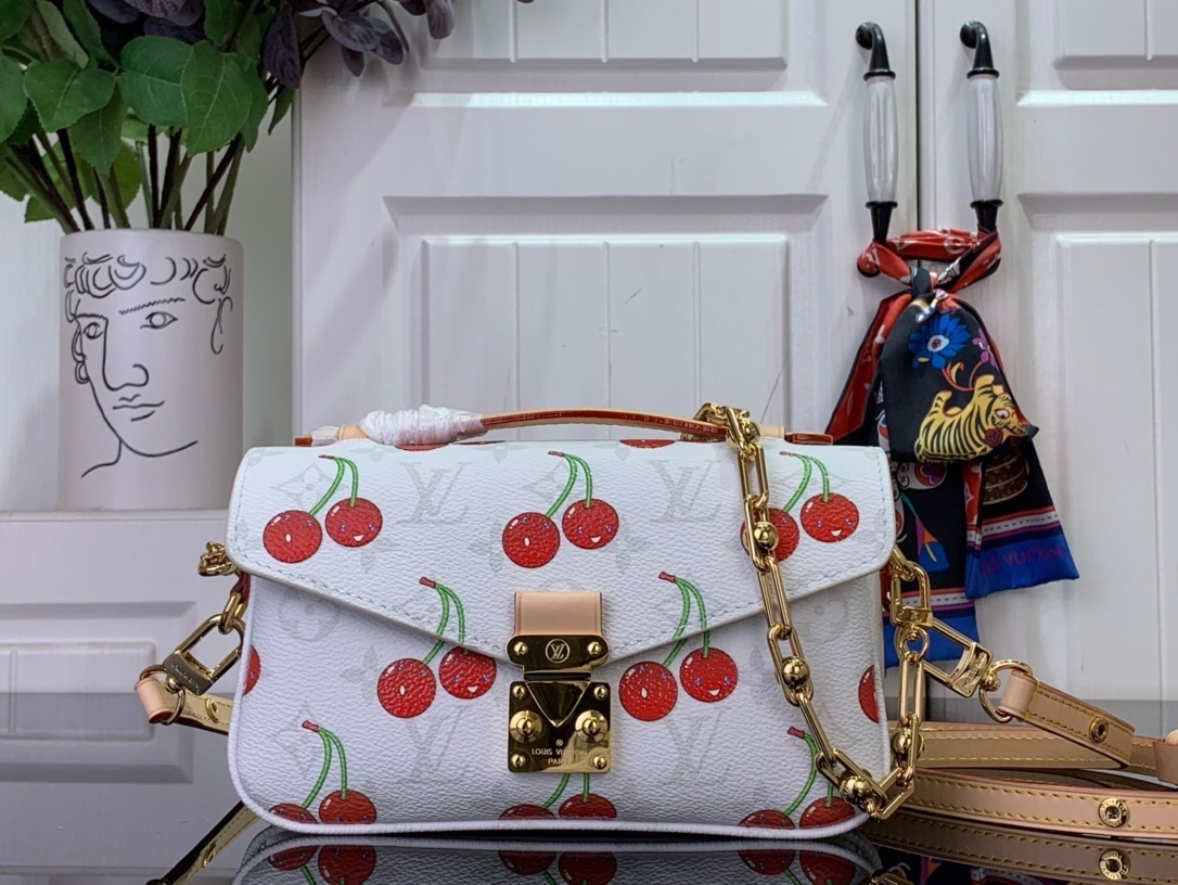 LV LV x TM POCHETTE M??TIS EAST WEST M14231