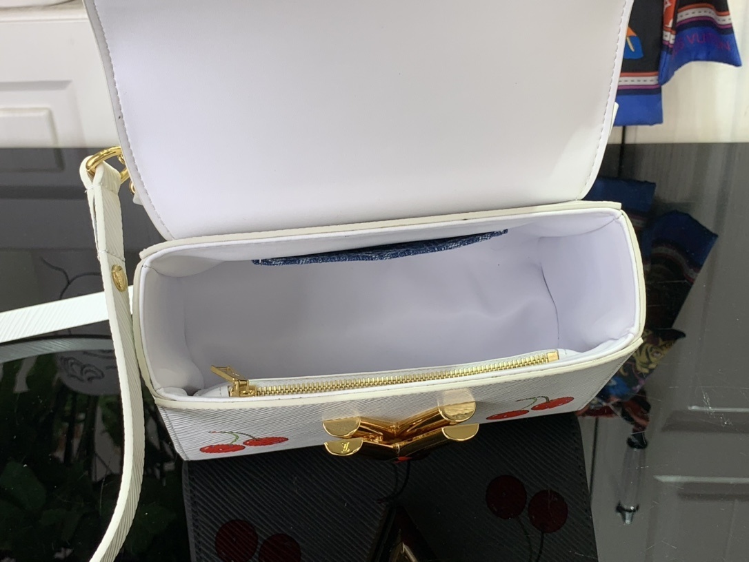 LV LV x TM TWIST m13239