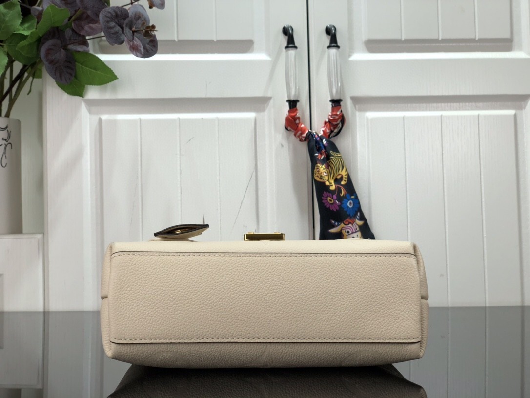 LV MADELEINE BB M45978