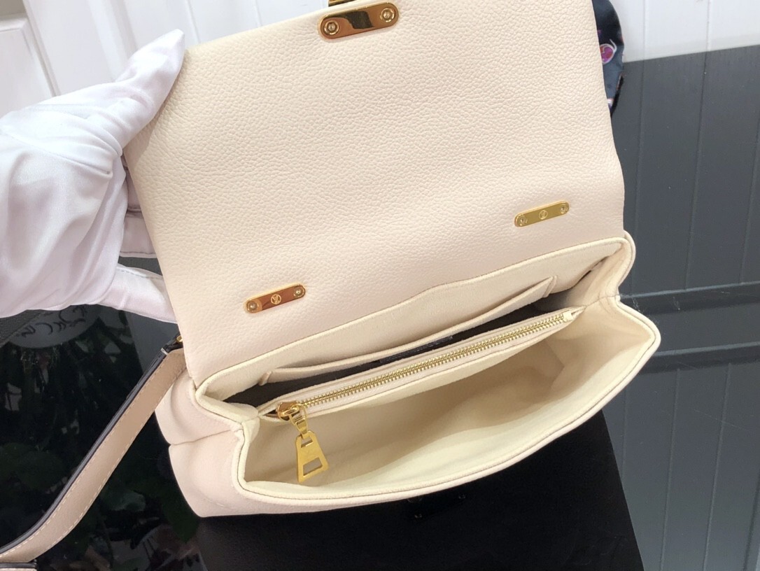 LV MADELEINE BB M45978