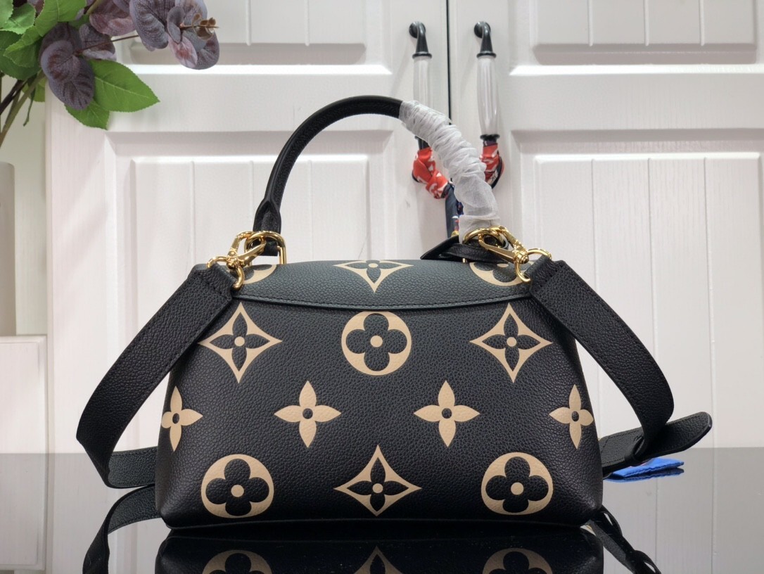 LV MADELEINE BB M45978