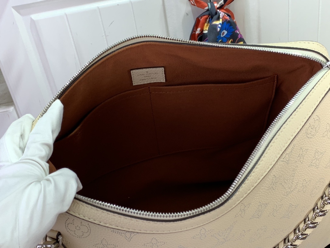 LV Mahina Hand It All M34132 