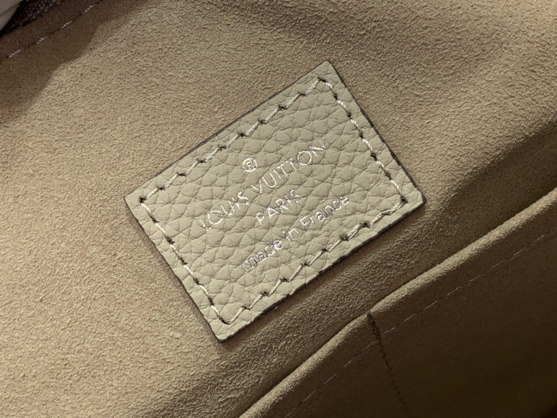 LV Mahina Hand It All M34132 