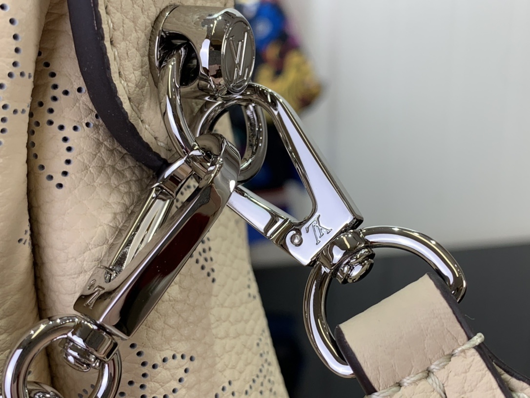 LV Mahina Hand It All M34132 