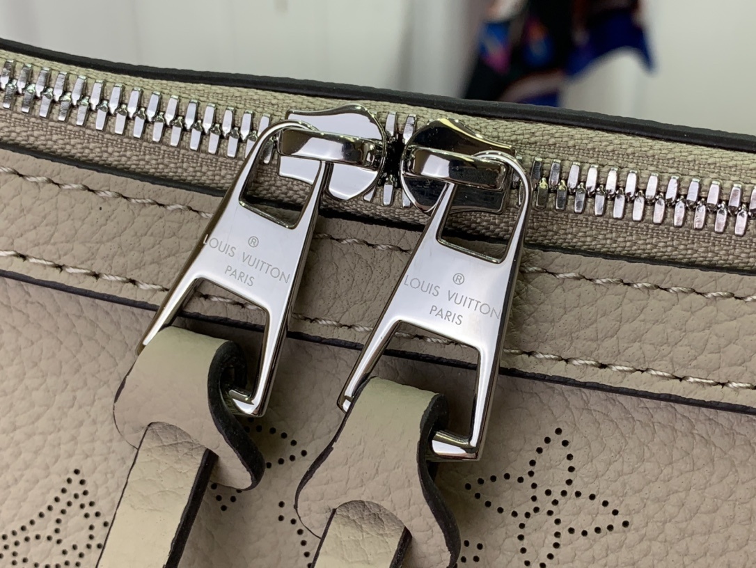 LV Mahina Hand It All M34132 