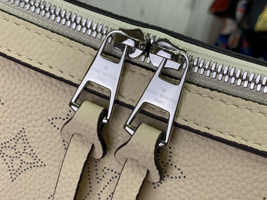 LV Mahina Hand It All M34132 