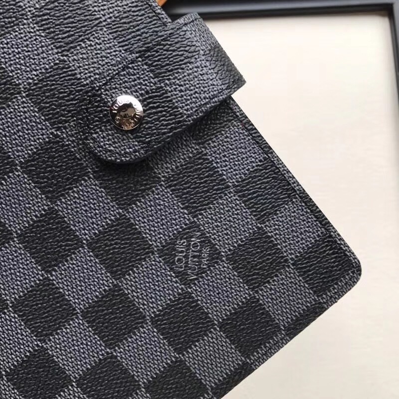 LV MEDIUM RING AGENDA COVER R20105 