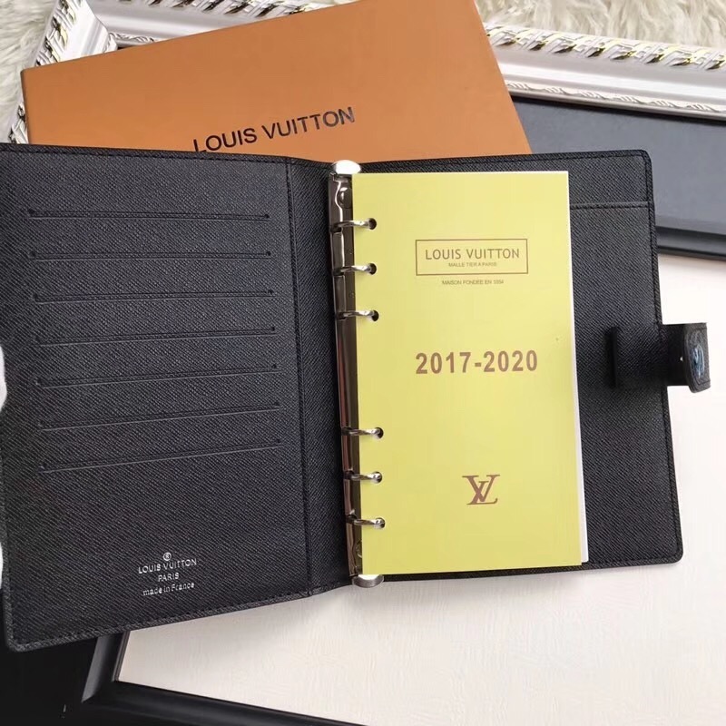 LV MEDIUM RING AGENDA COVER R20105 