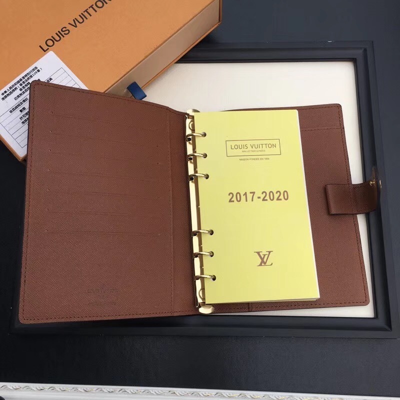LV MEDIUM RING AGENDA COVER R20105 