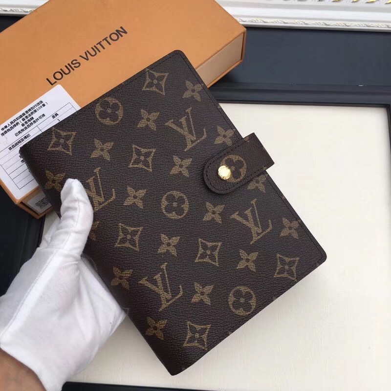 LV MEDIUM RING AGENDA COVER R20105 