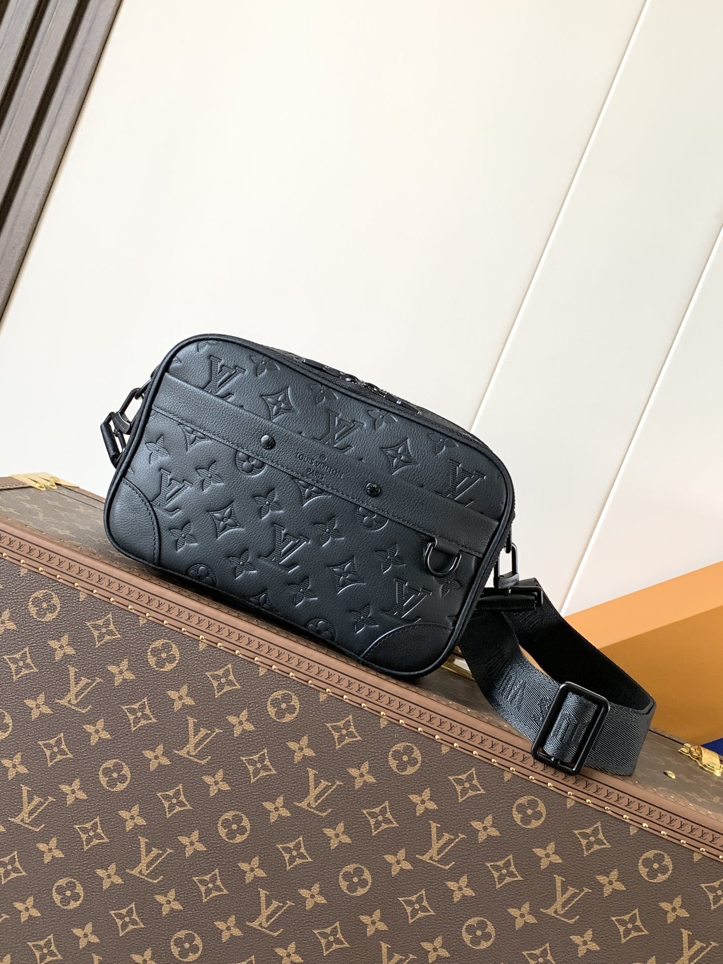 LV MEN bag 50817A