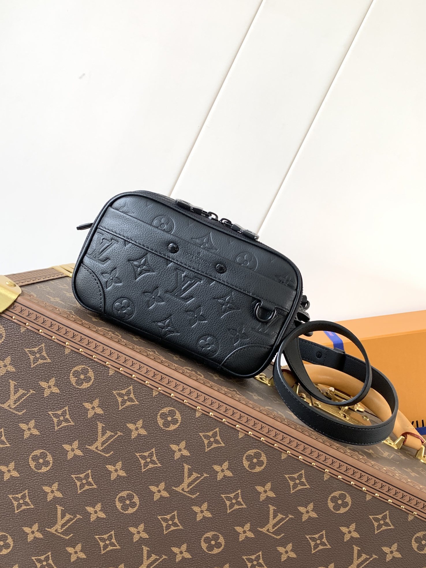 LV MEN bag 50817A
