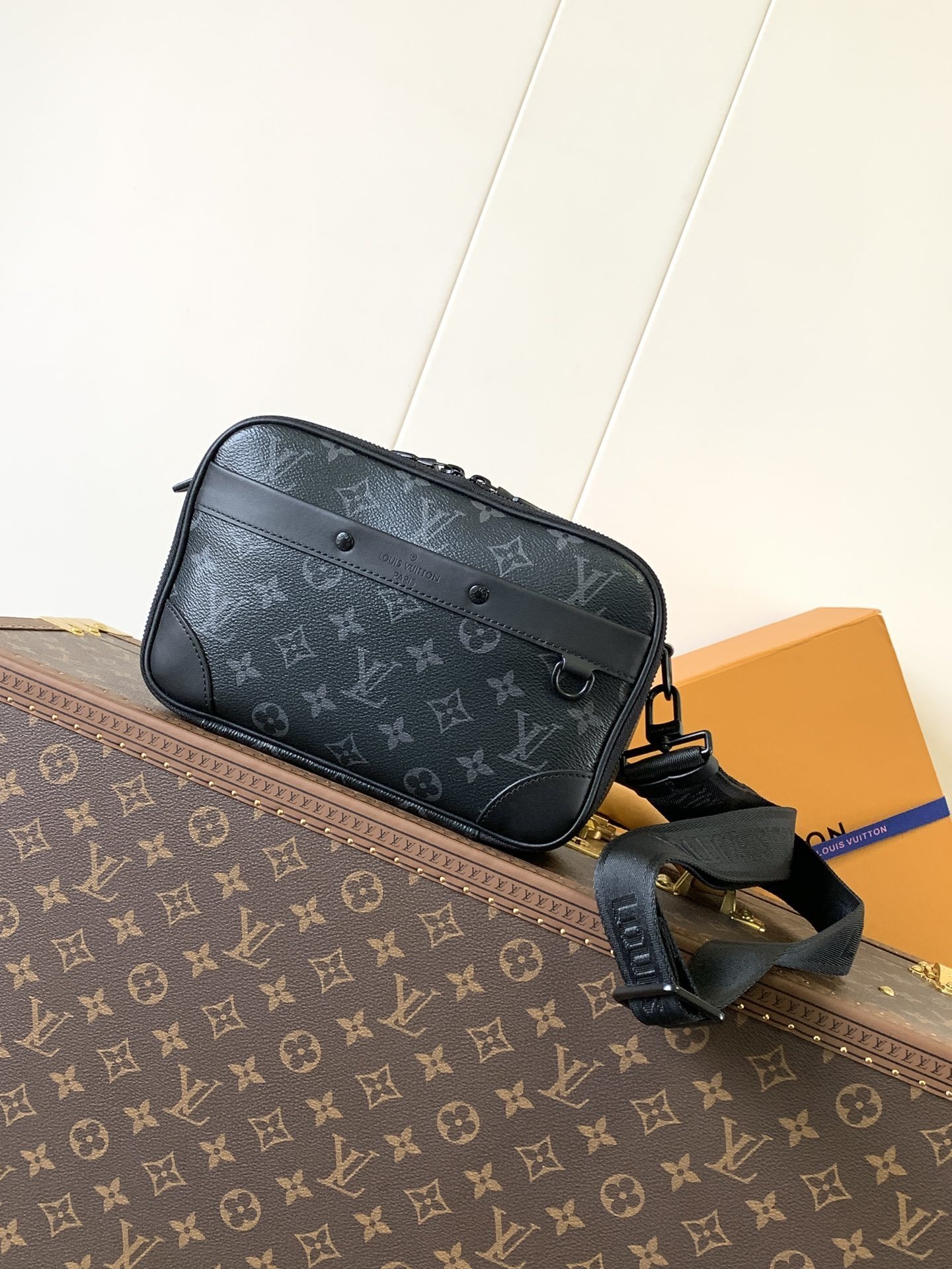 LV MEN bag 50817A