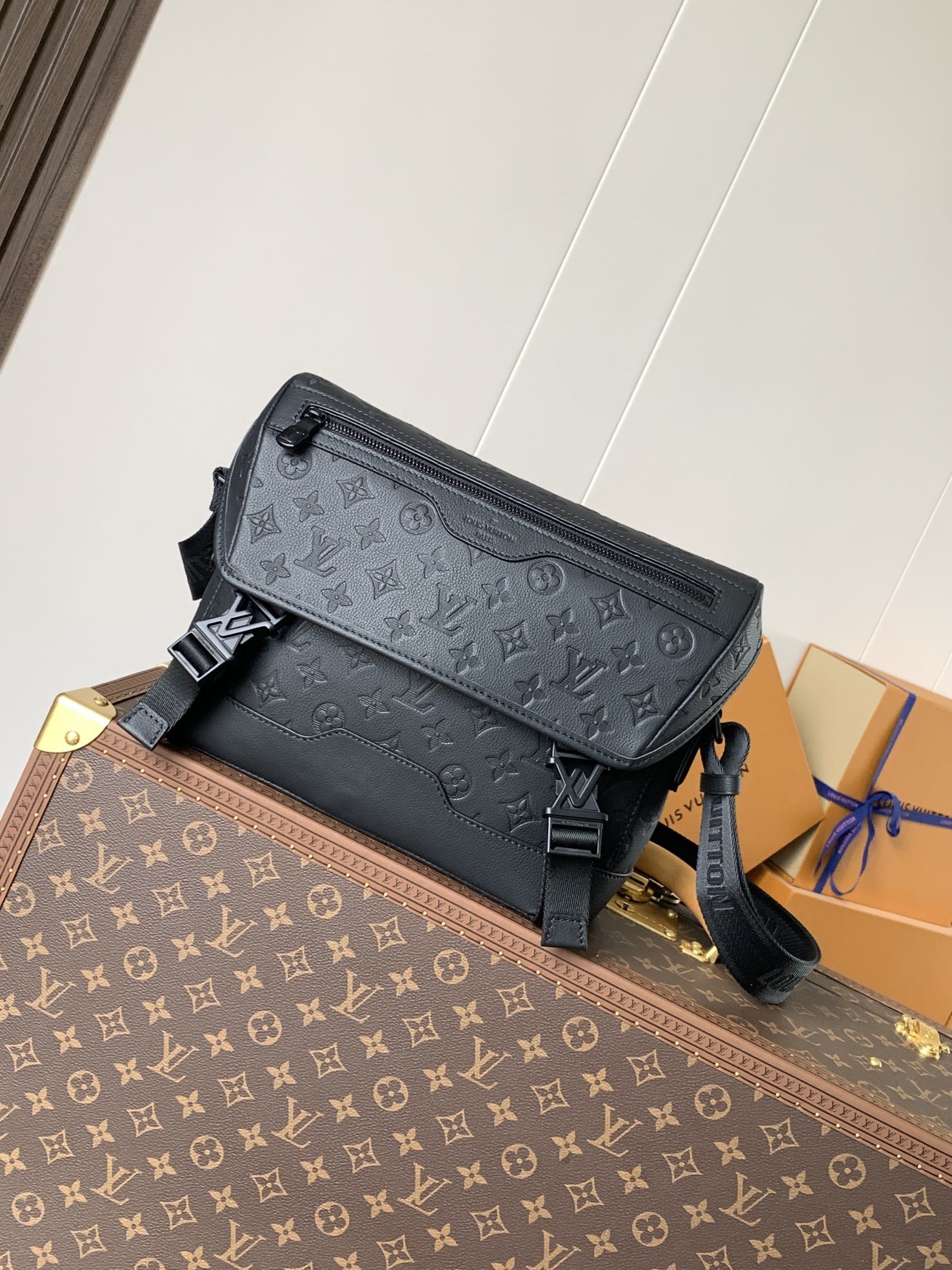 LV MEN bag 50817A