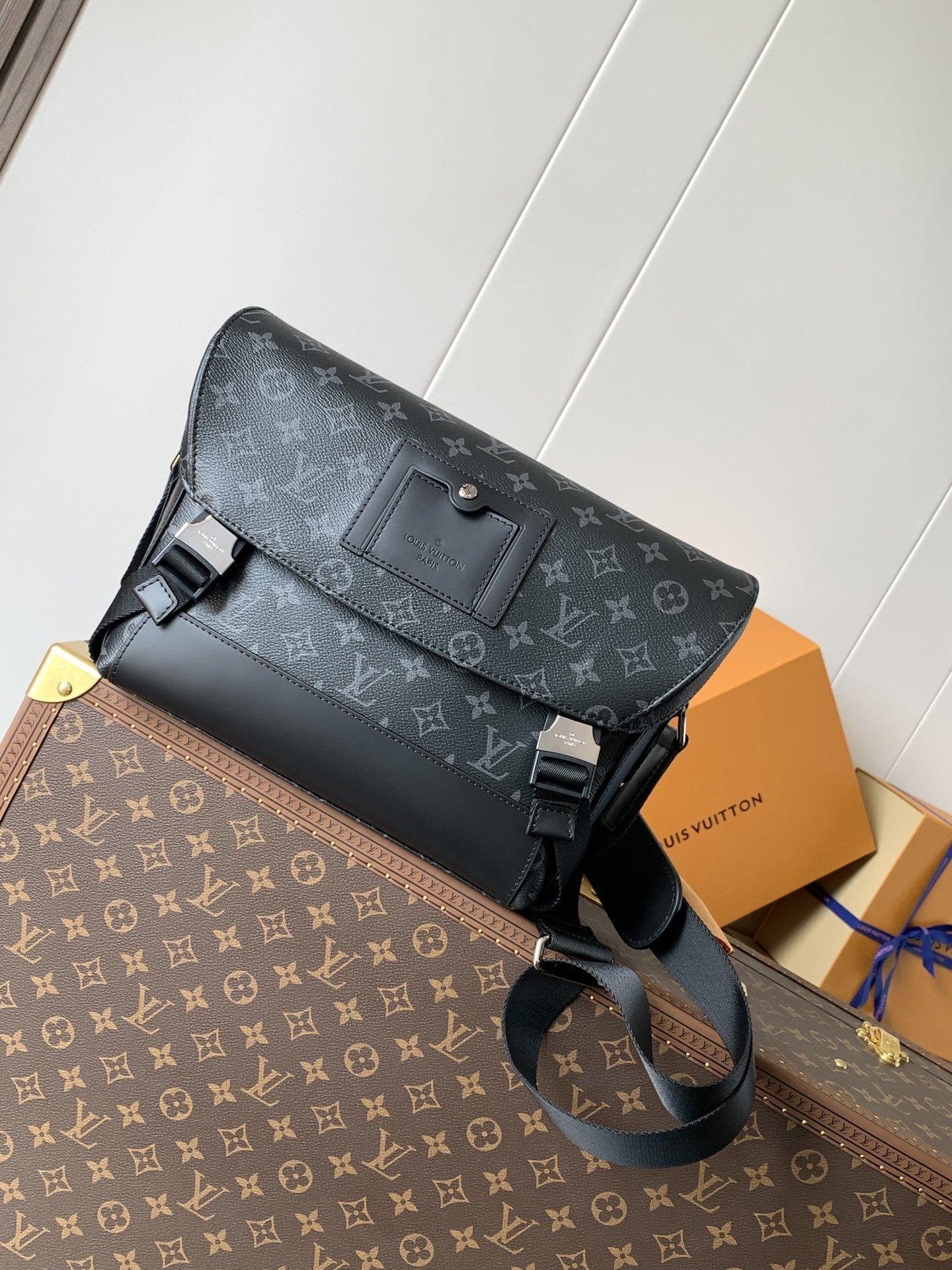 LV MEN bag 50817A