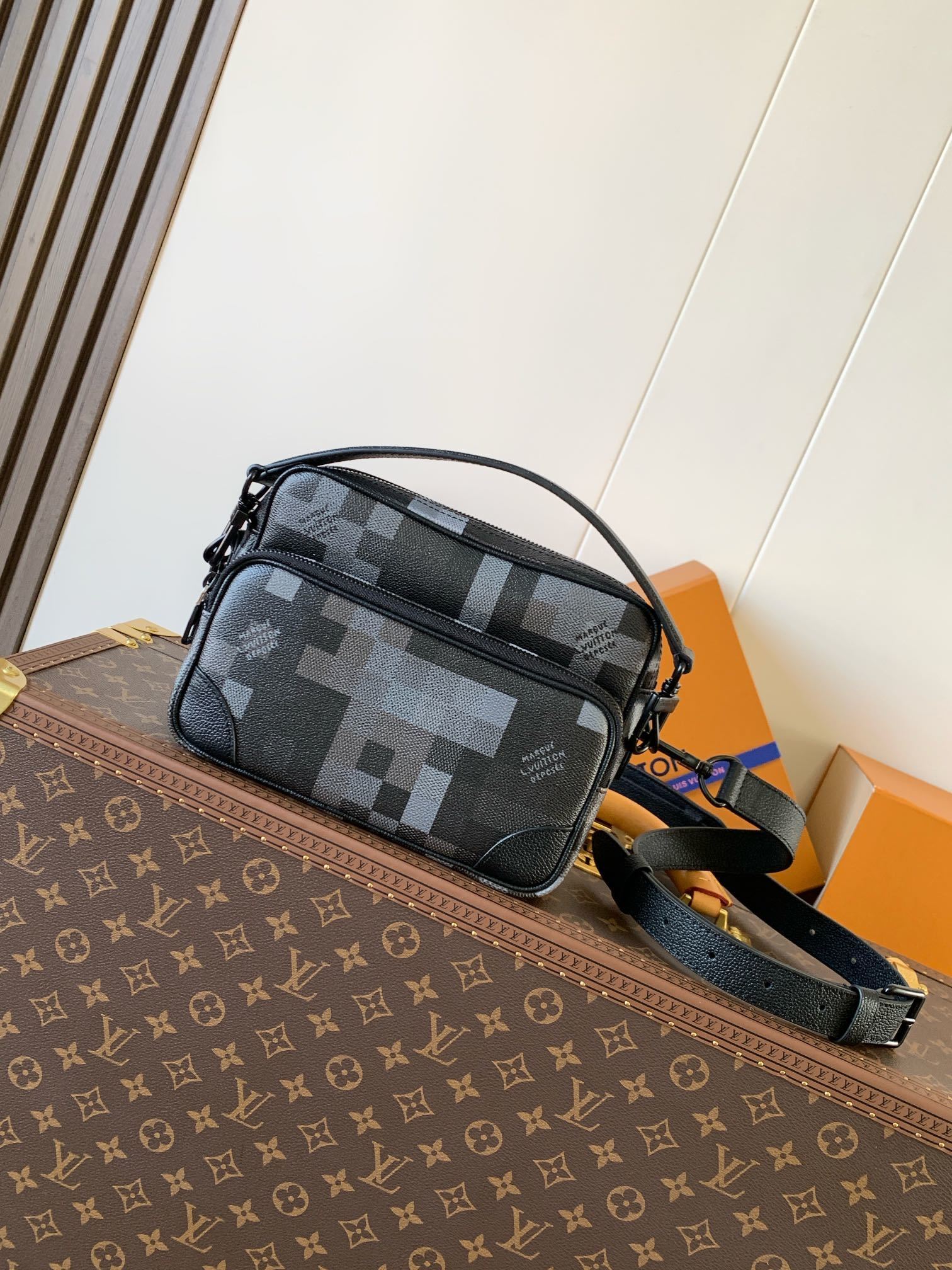 LV MEN bag 50817A