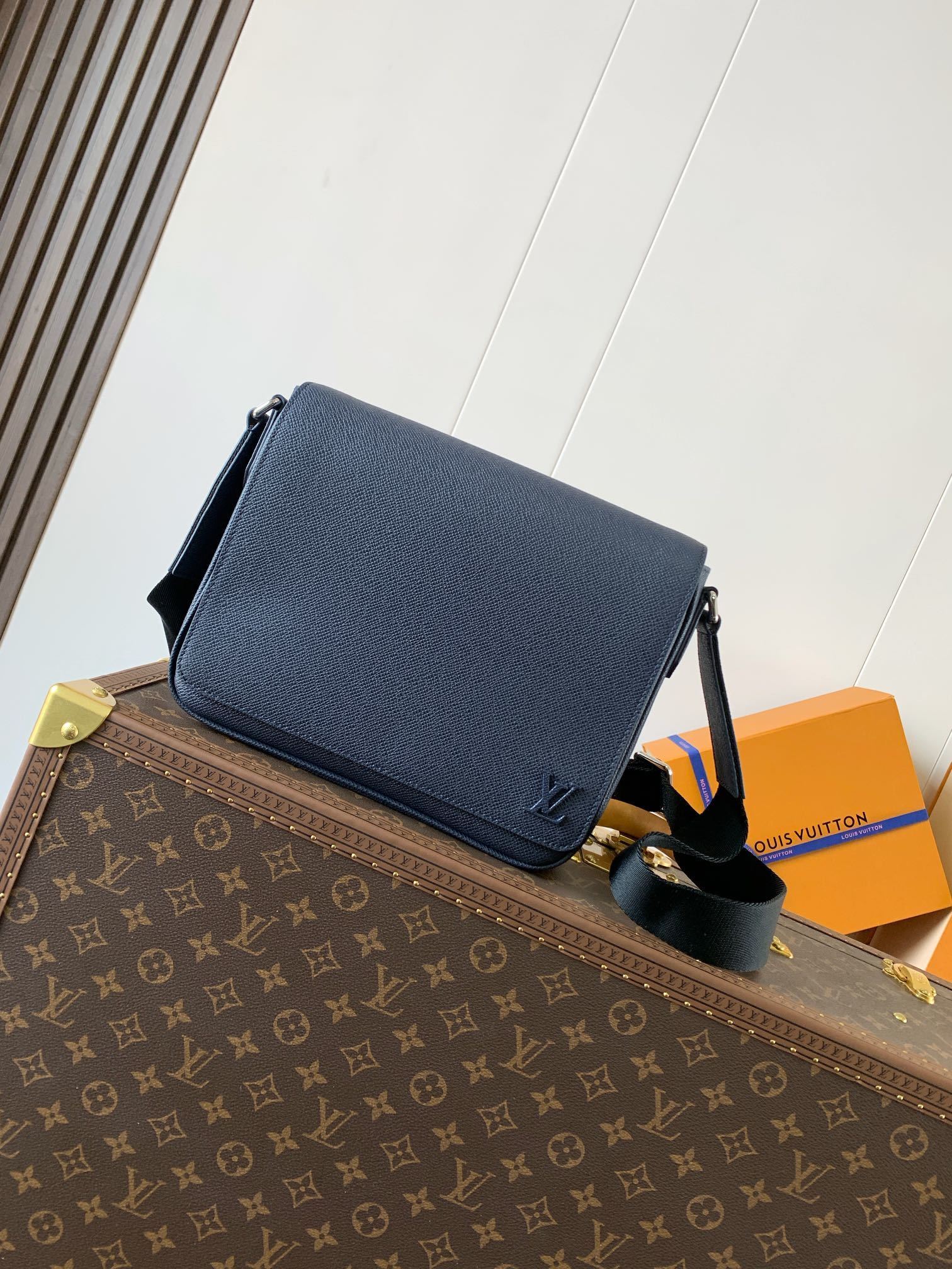 LV MEN bag 50817A